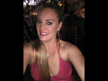 goldenlady84 is dating in Los Angeles
